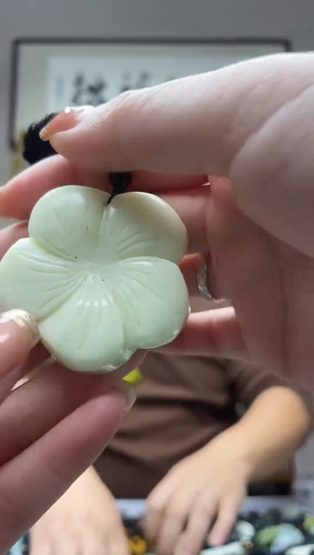 未镶嵌岫玉吊坠·