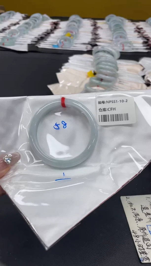 未镶嵌手镯翡翠翡翠手镯
