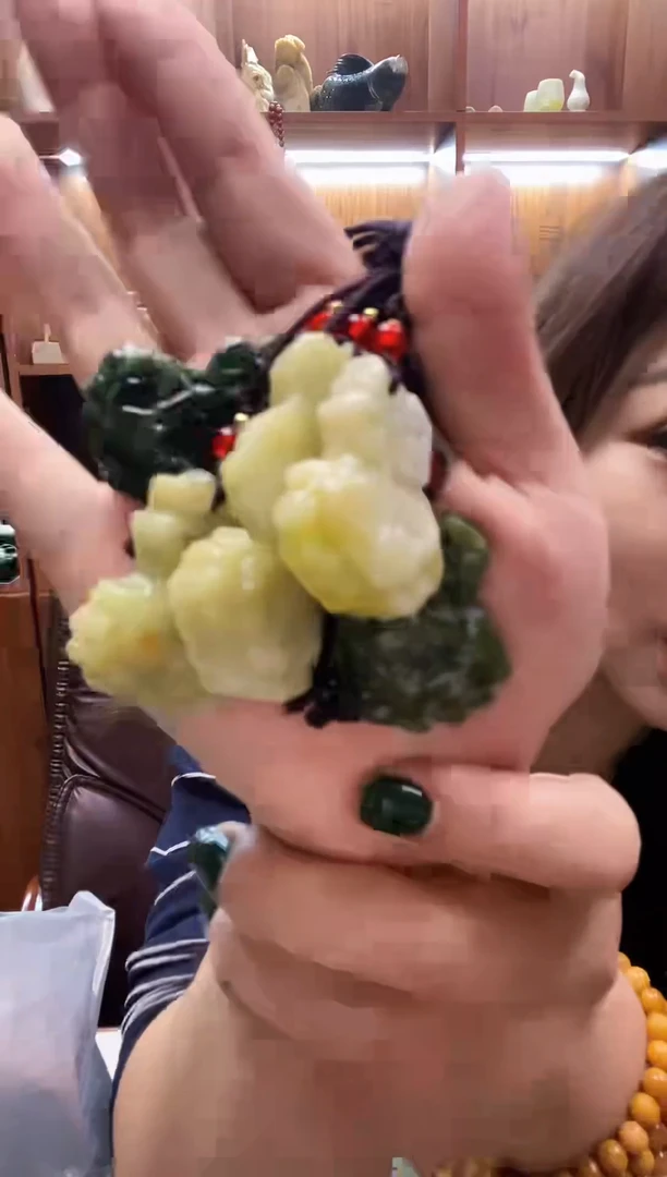 未镶嵌蛇纹石玉吊坠多样性发其中之一
