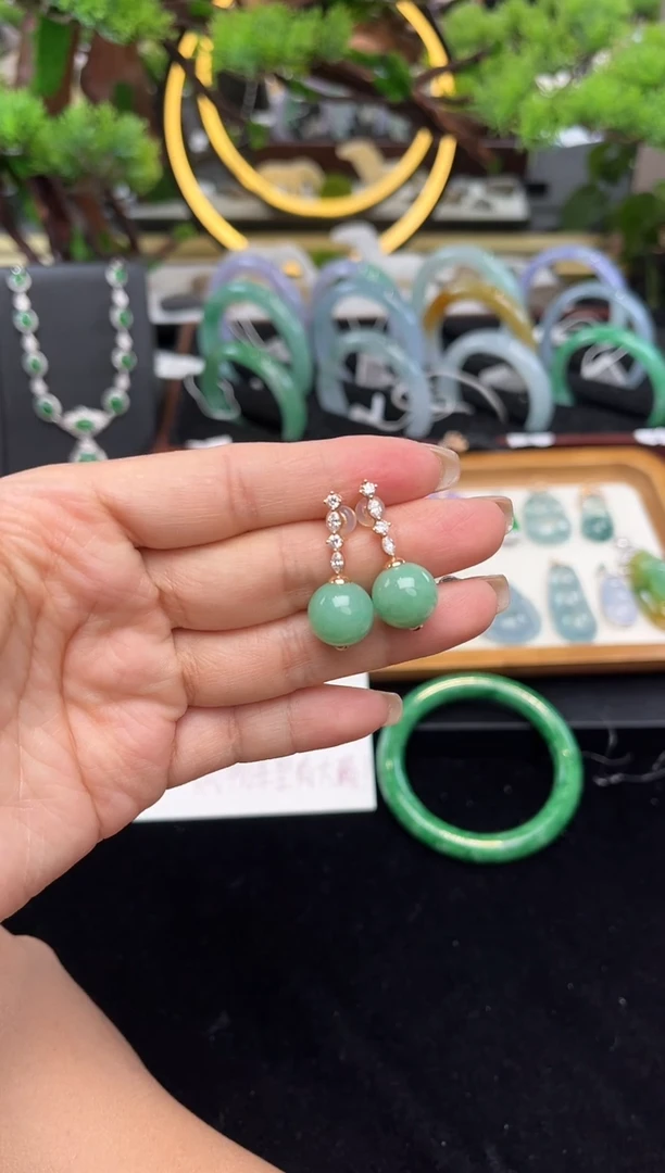 18K金镶嵌翡翠耳坠耳坠