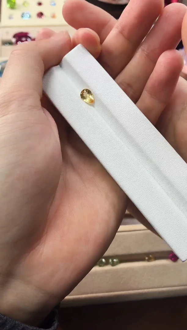 托帕石裸石天然帝王托帕石裸石一粒1.26克拉