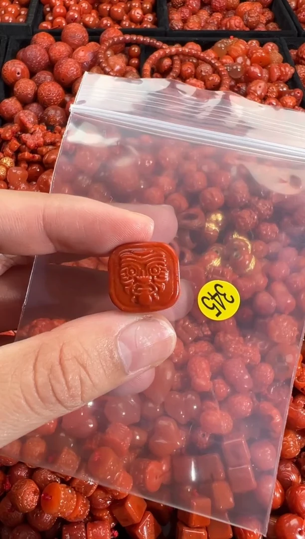 南红玛瑙未镶嵌颈饰1