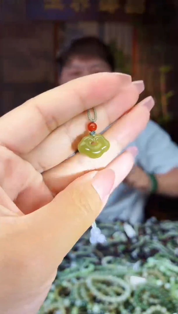 和田玉未镶嵌颈饰拍一发一