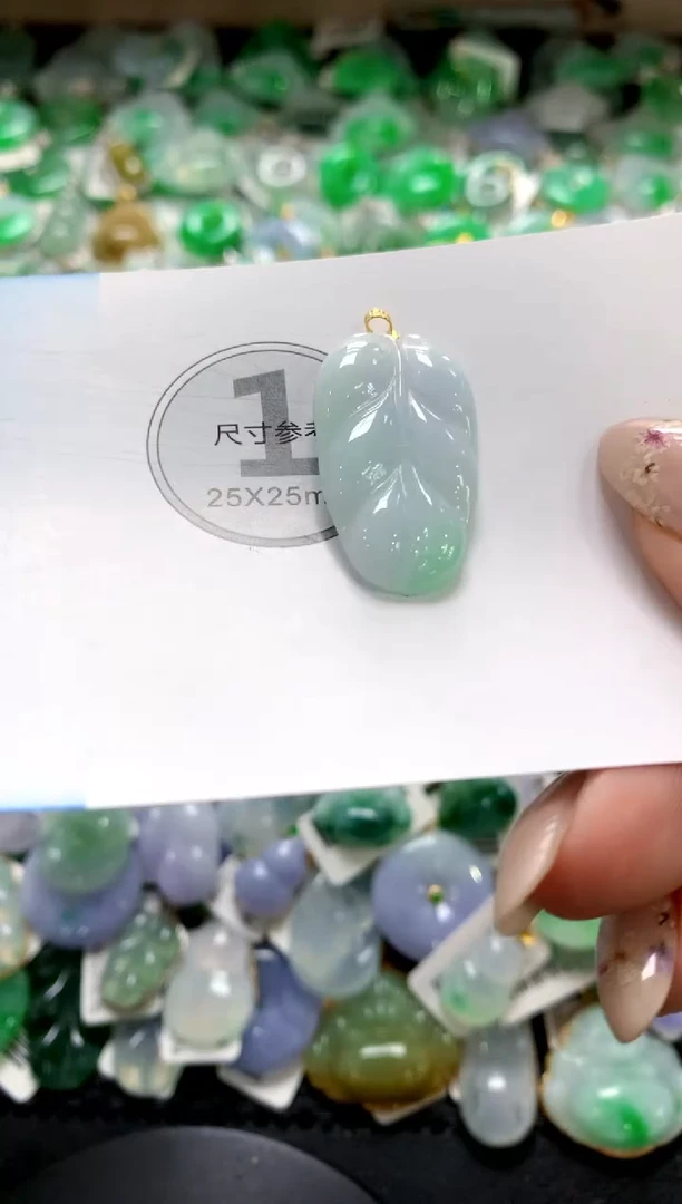 翡翠18K金镶嵌颈饰1111111111111111