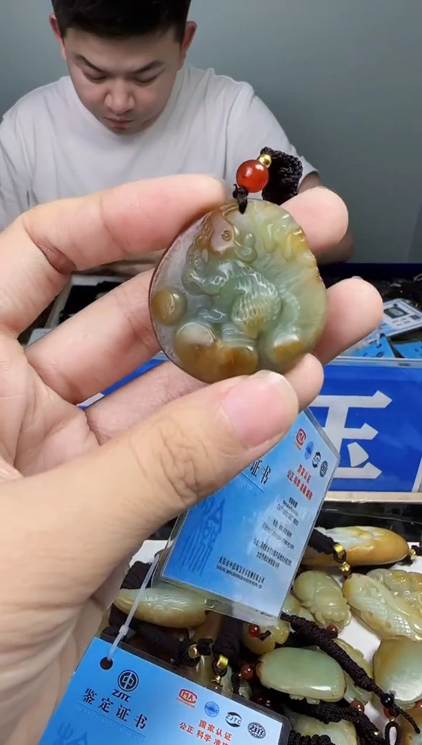 和田玉未镶嵌颈饰1