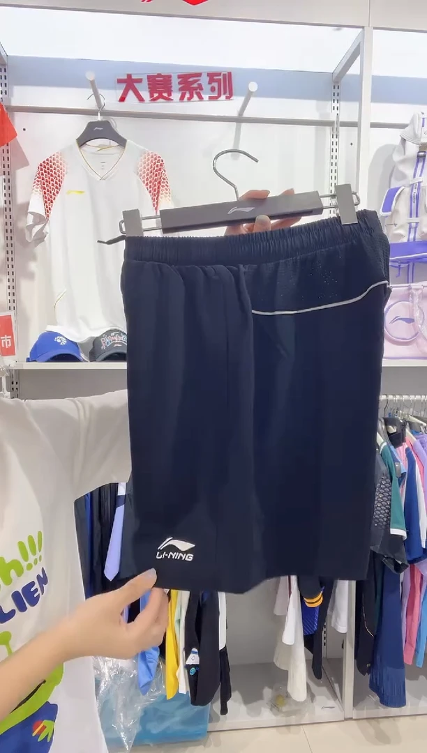 李宁男款黑色速干短裤一件 L码