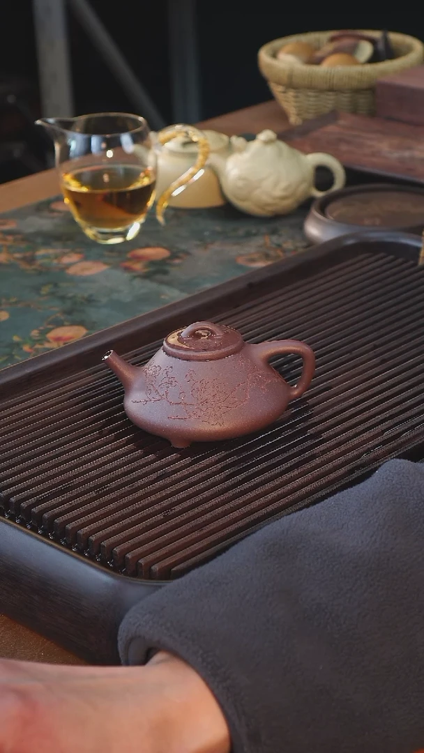 【闪购商品】紫砂茶壶140cc特练紫泥梅花彭年石瓢