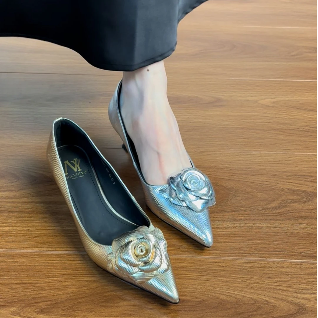4CM金属牛皮气质时尚真皮花朵单鞋女尖头中跟细跟洋气时尚百搭