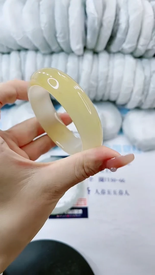 【闪购商品】石英质玉手镯未镶嵌0061877577多样性发货