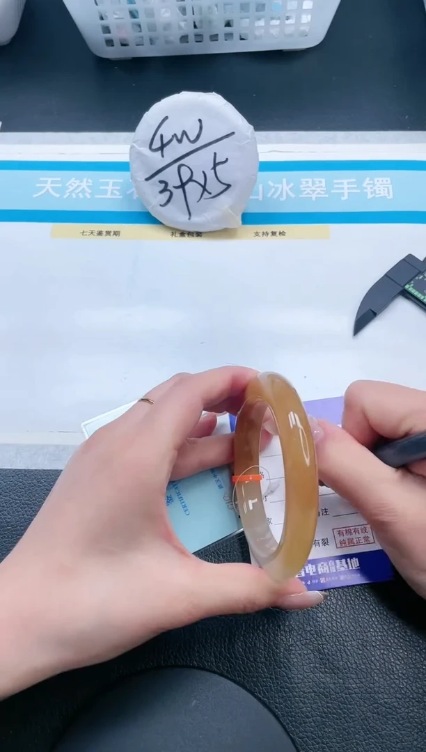 【闪购商品】石英质玉手镯未镶嵌16V361-61