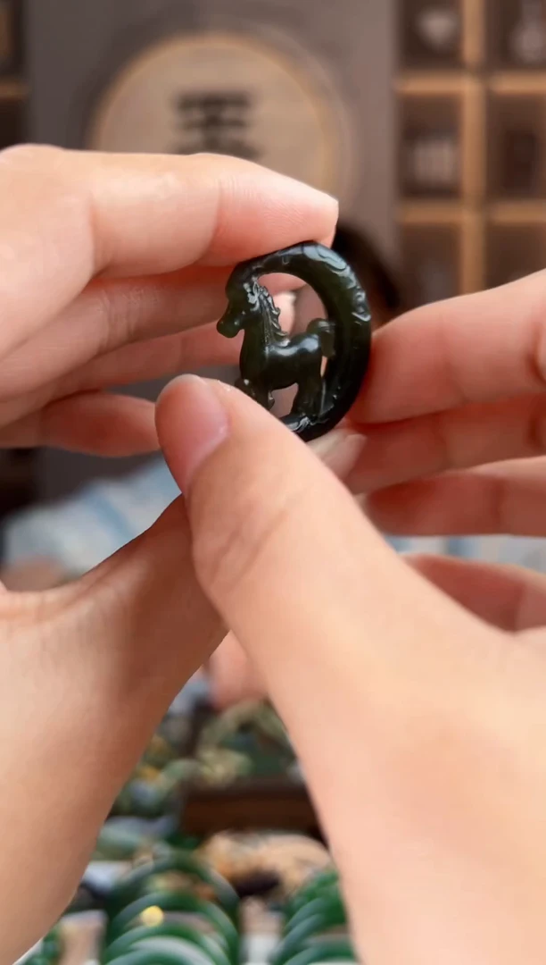 颈饰未镶嵌和田玉拍一发一，拍一发一