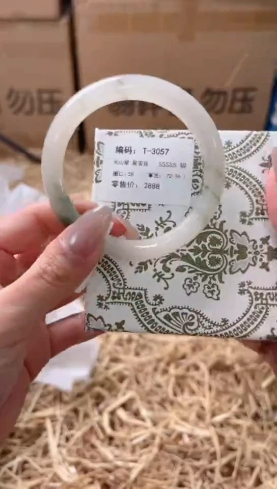 未镶嵌手镯石英质玉T-3057