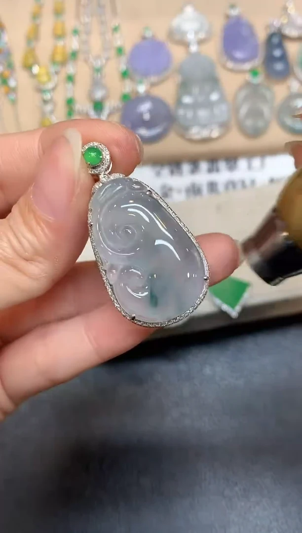 颈饰18K金镶嵌翡翠如意【无服务费