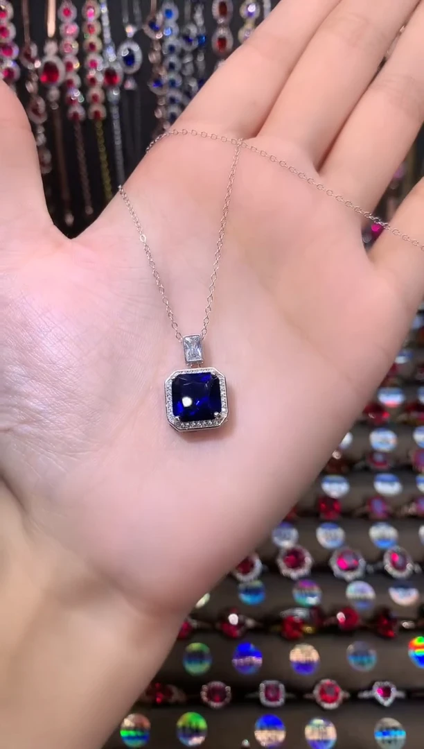 【闪购商品】蓝宝石吊坠(赠链)银S925镶嵌银色