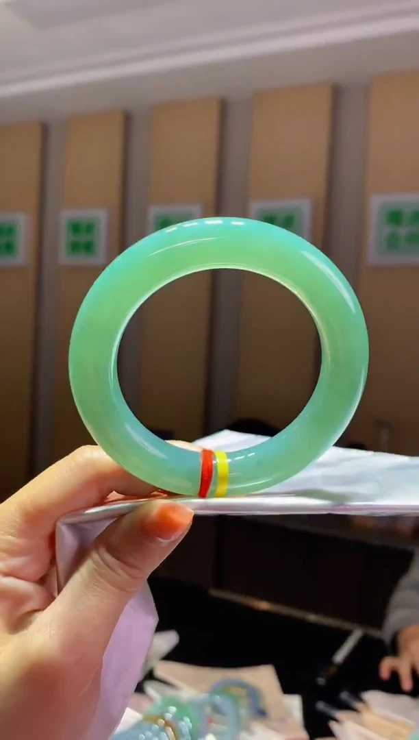 未镶嵌手镯翡翠- C13圈口55.5