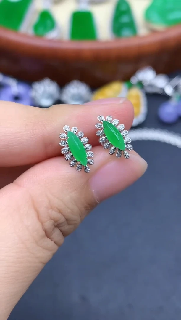 颈饰18K金镶嵌翡翠360-中国好珍宝