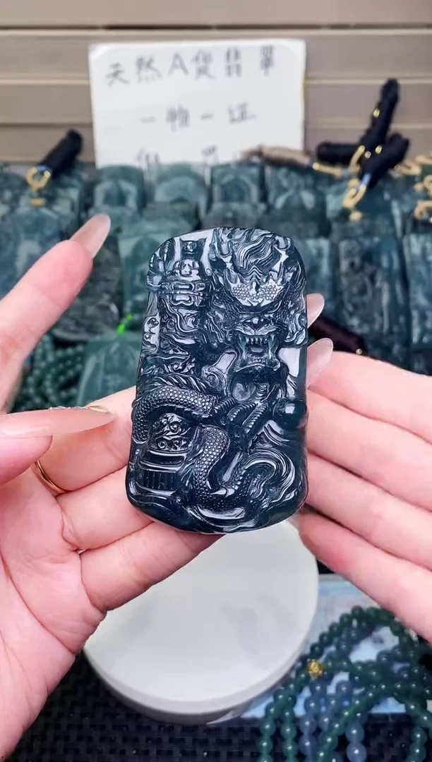 颈饰未镶嵌翡翠