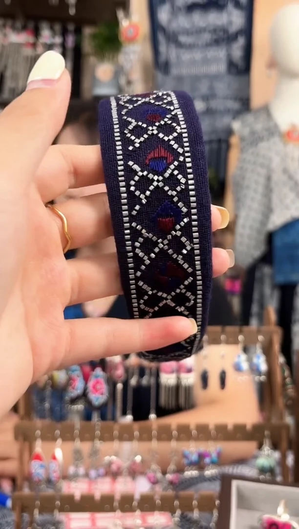 织绣民族风非遗老绣饰品548