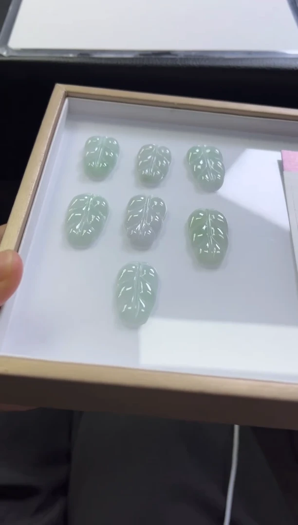 翡翠未镶嵌颈饰V296 /多样性发一件/配绳子（小）