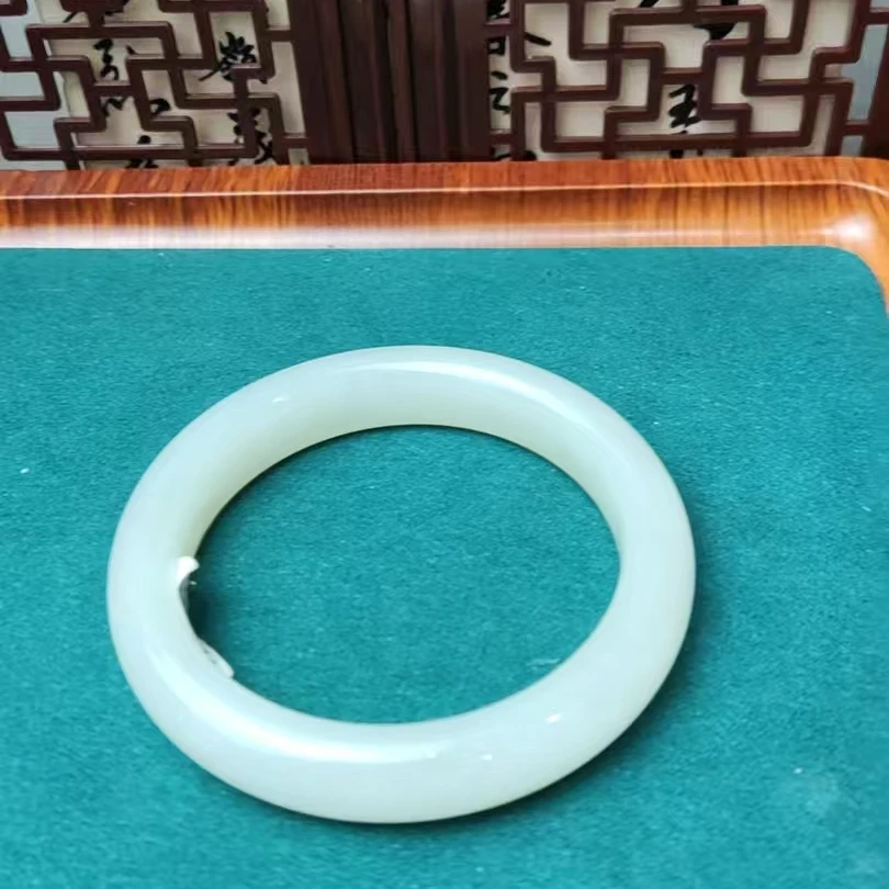 和田玉--野牛沟手镯（53mm）