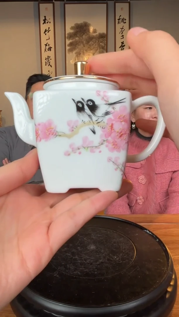 【闪购商品】壶  G06【人间瓷画】《胡晶》