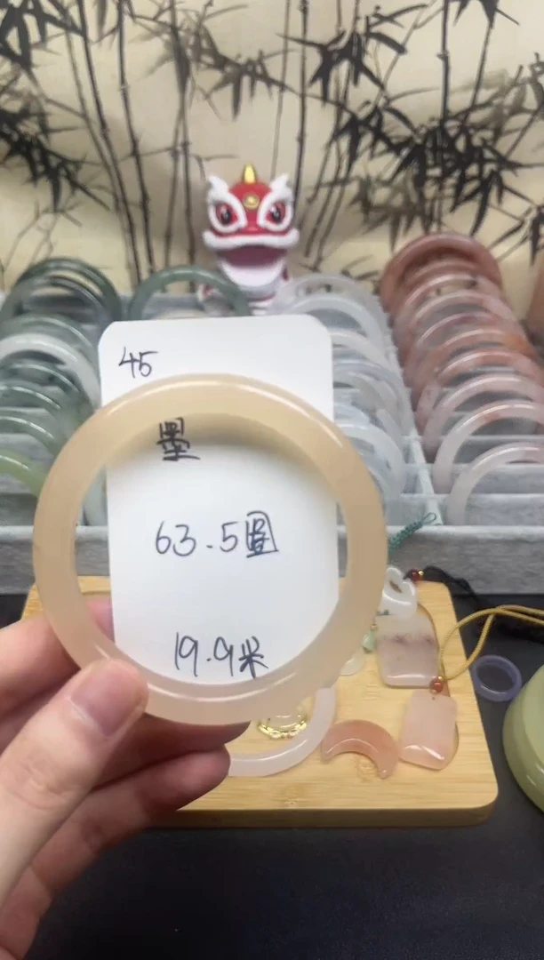 【闪购商品】石英质玉手镯未镶嵌45