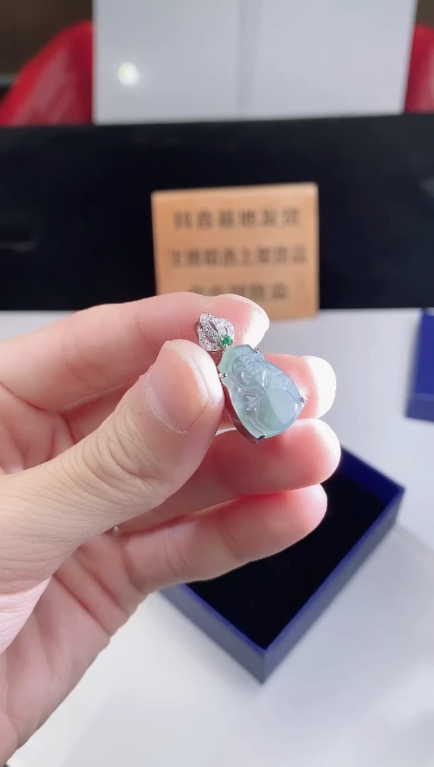 颈饰未镶嵌翡翠 `