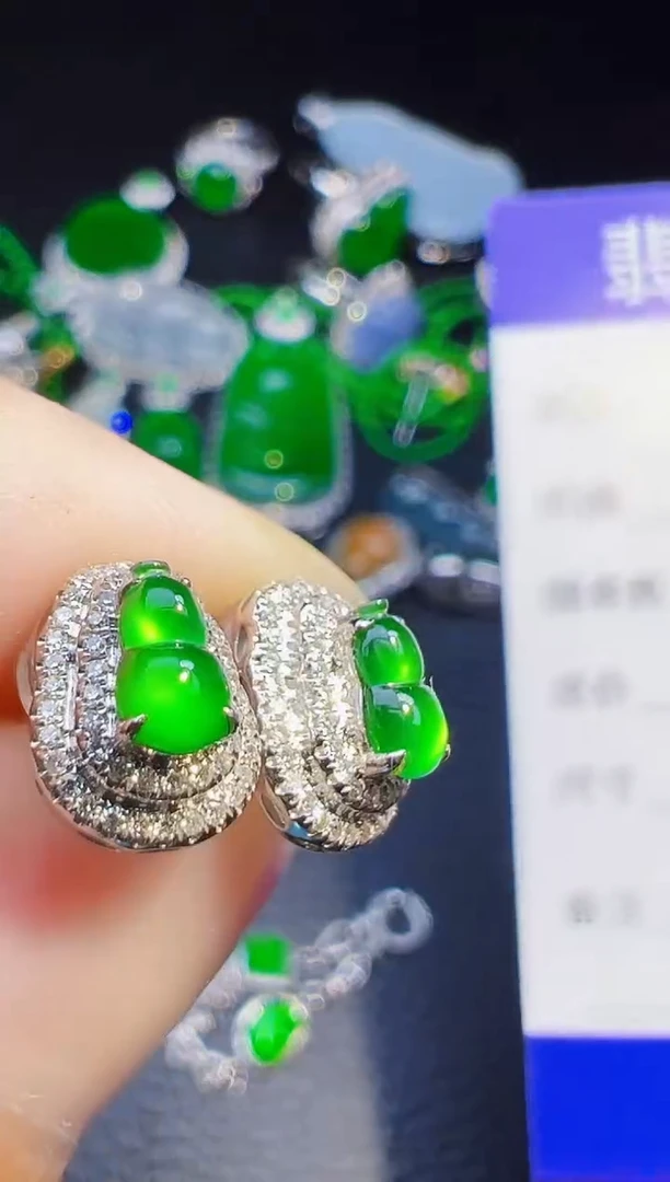 18K金镶嵌翡翠耳饰诗*翡翠