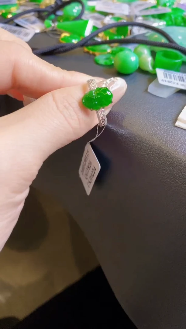 【闪购商品】定制翡翠18K金镶嵌戒指