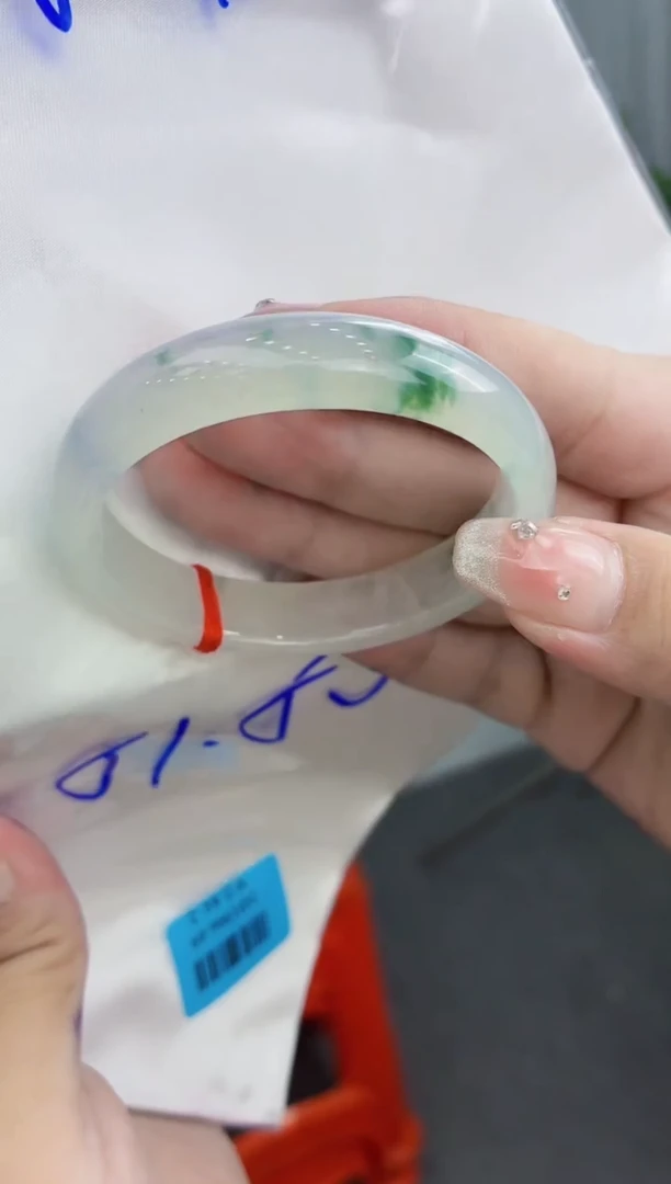 翡翠手镯未镶嵌翡翠手镯