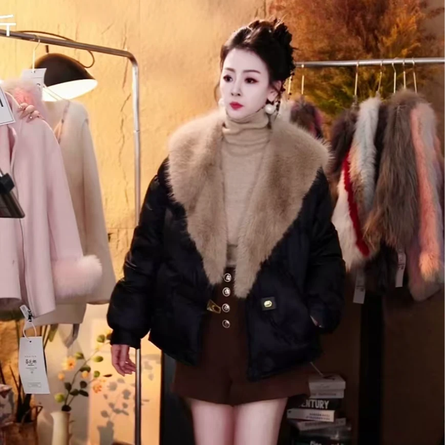 2024黑色爆款毛毛羽绒洋气网红短款大毛领高端通勤旅游时髦款外套