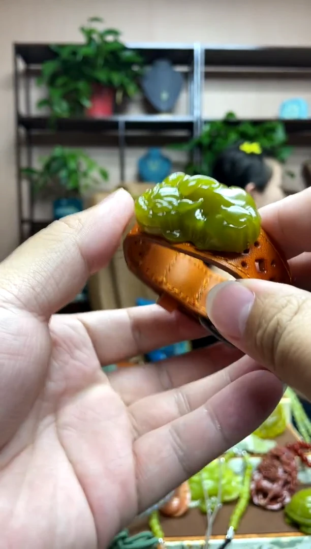 未镶嵌岫玉吊坠多样性发货发其中之一