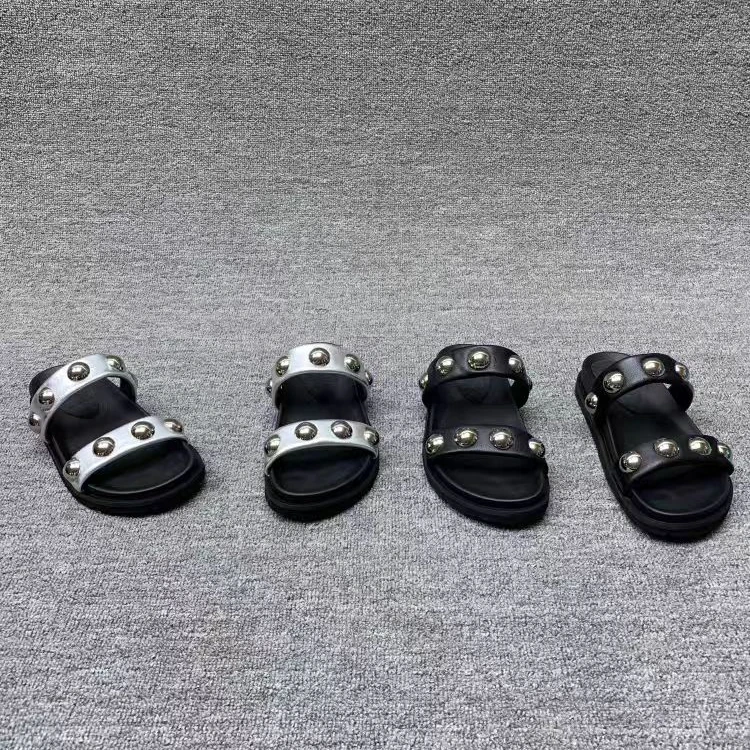 2025欧洲站夏季新款羊羊铆钉时尚一字时尚百搭女士拖鞋