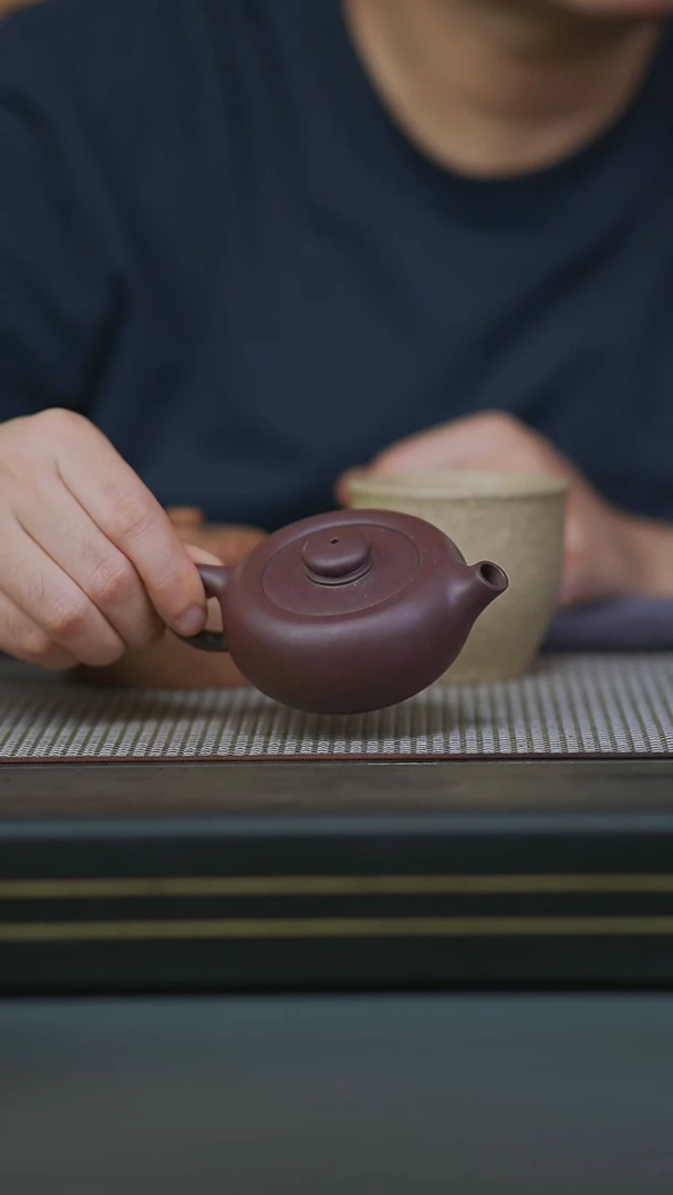 茶壶紫砂半手茄皮紫泥元宝130cc