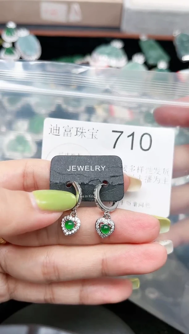 【闪购商品】翡翠颈饰未镶嵌赠皮绳710