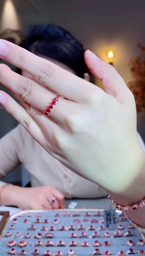 银S925镶嵌手饰红宝石手饰