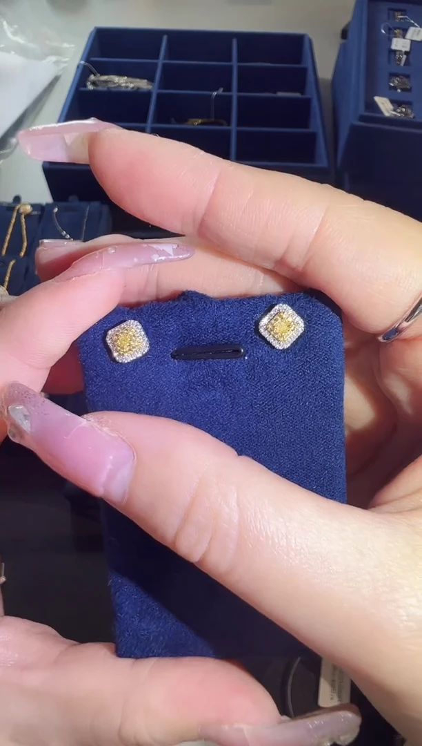 【闪购商品】钻石耳钉18K金镶嵌黄钻耳钉hgt