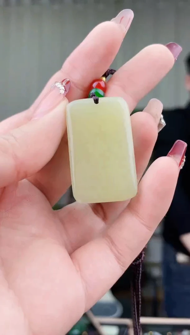 【闪购商品】和田玉挂件未镶嵌拍一发一，多样性发货