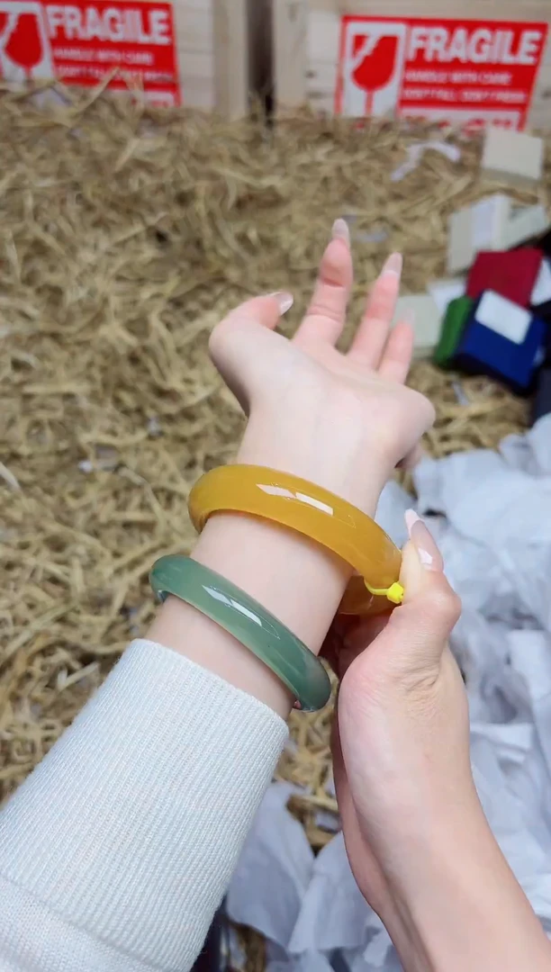 未镶嵌手镯石英质玉2392--圈口58