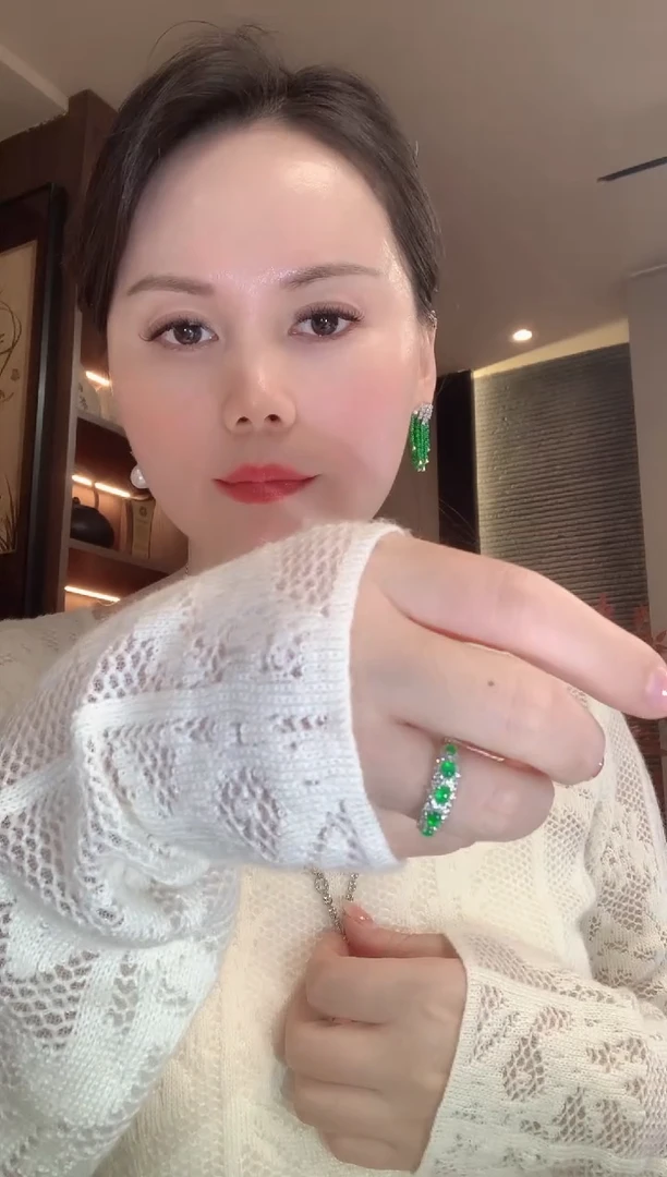 18K金镶嵌戒指翡翠D69