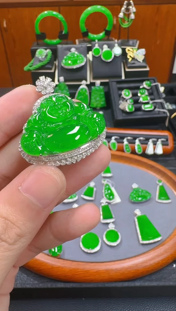 【闪购商品】翡翠吊坠(赠链)18K金镶嵌天然A货翡翠