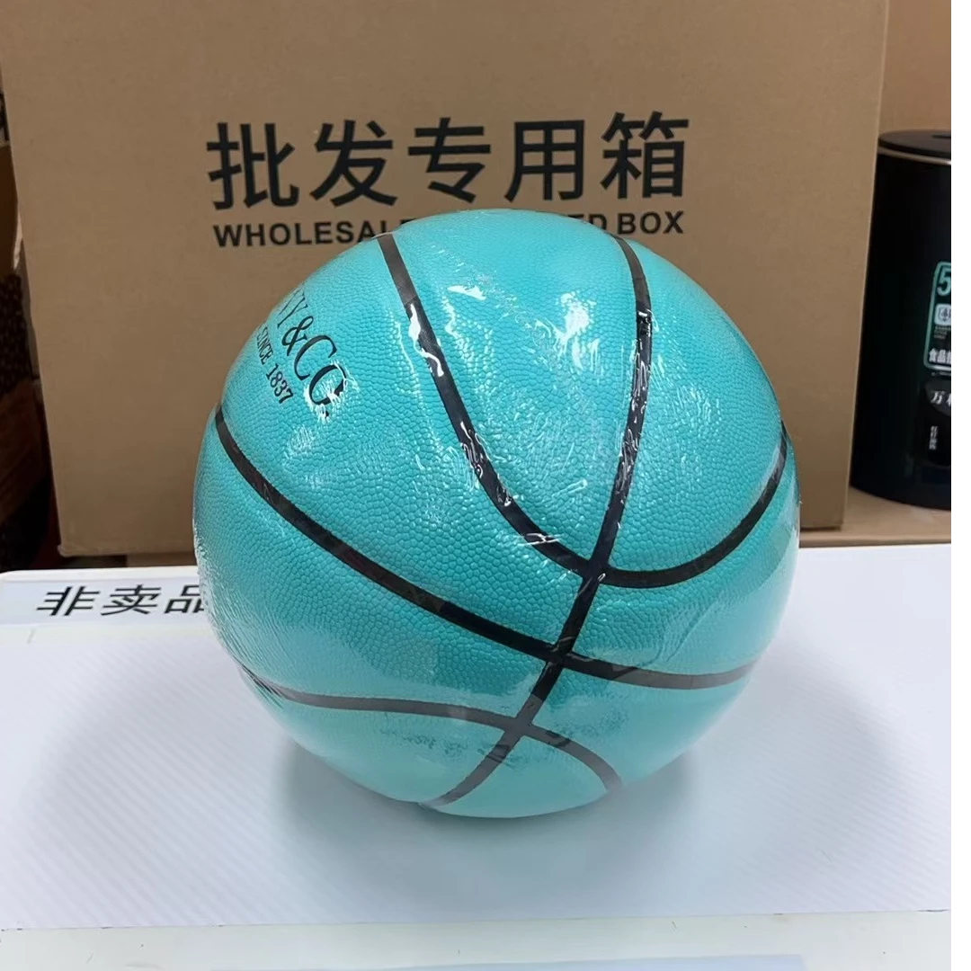 篮球（新旧款随机）