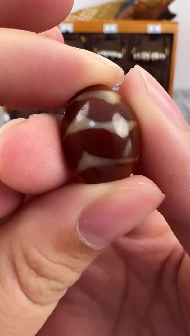 玛瑙/玉髓（覆膜）颈饰未镶嵌50微瑕随机发货