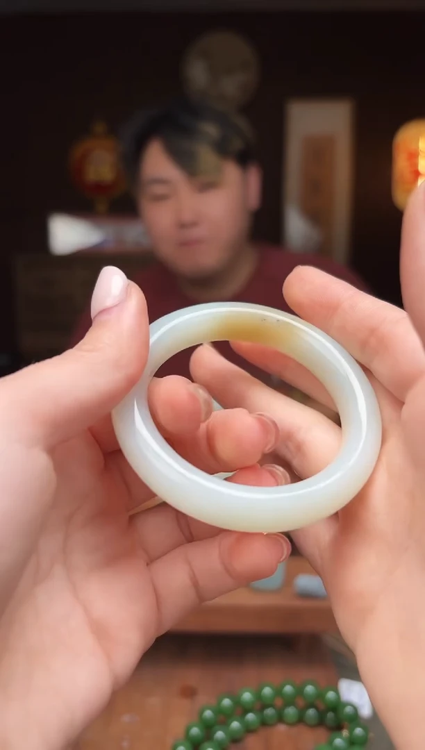 颈饰未镶嵌和田玉yy53  52圈口 微微草沁