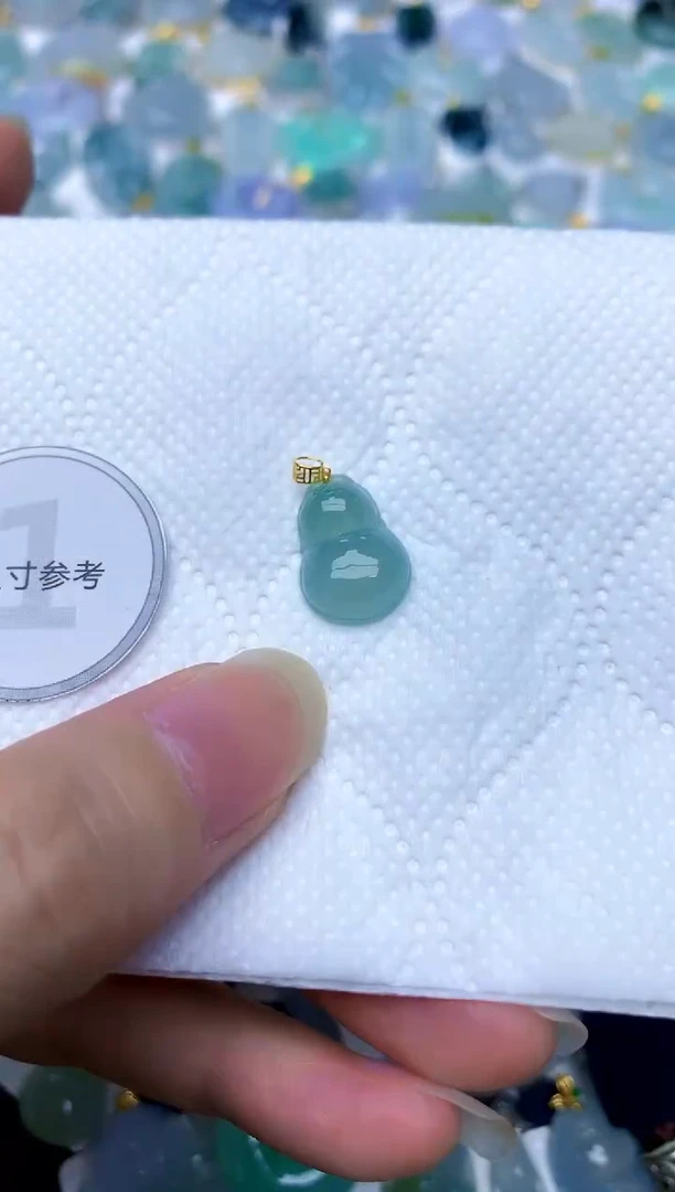颈饰18K金镶嵌翡翠天然A货翡翠