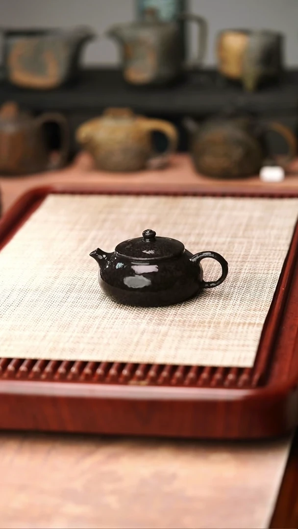 归玉堂冰碛岩重工雕刻透光鱼籽小寒江壶130cc