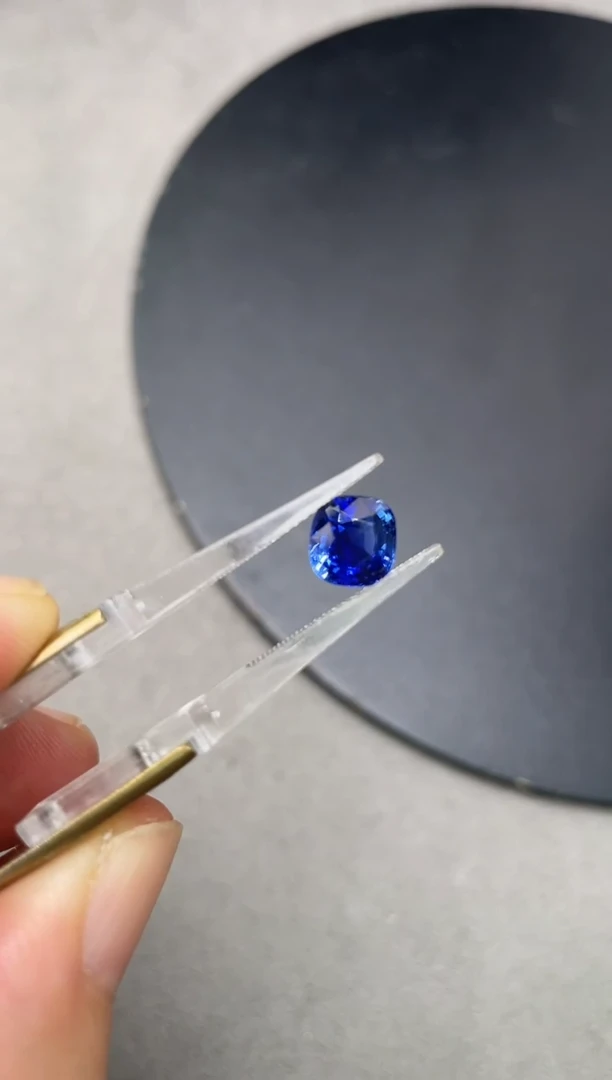 裸石蓝宝石有烧2克拉蓝宝石