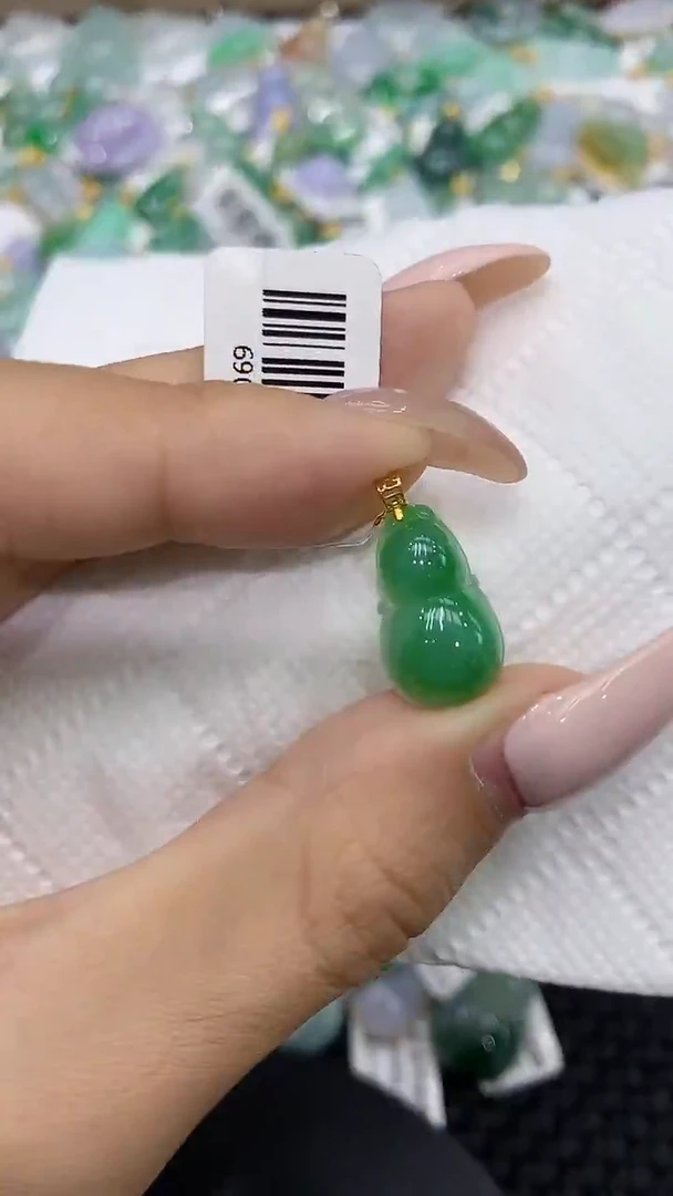 颈饰18K金镶嵌翡翠111111111111
