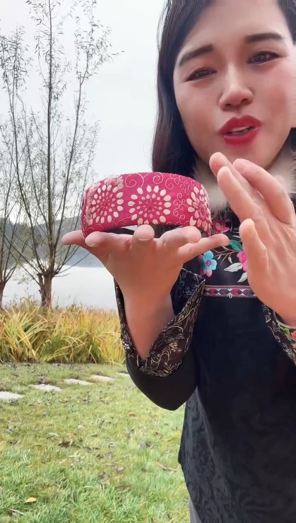 织绣非遗苗绣饰品048