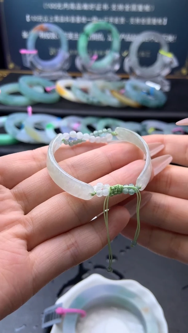 未镶嵌手镯（开口镯）翡翠小*鬼半镯（拼接）